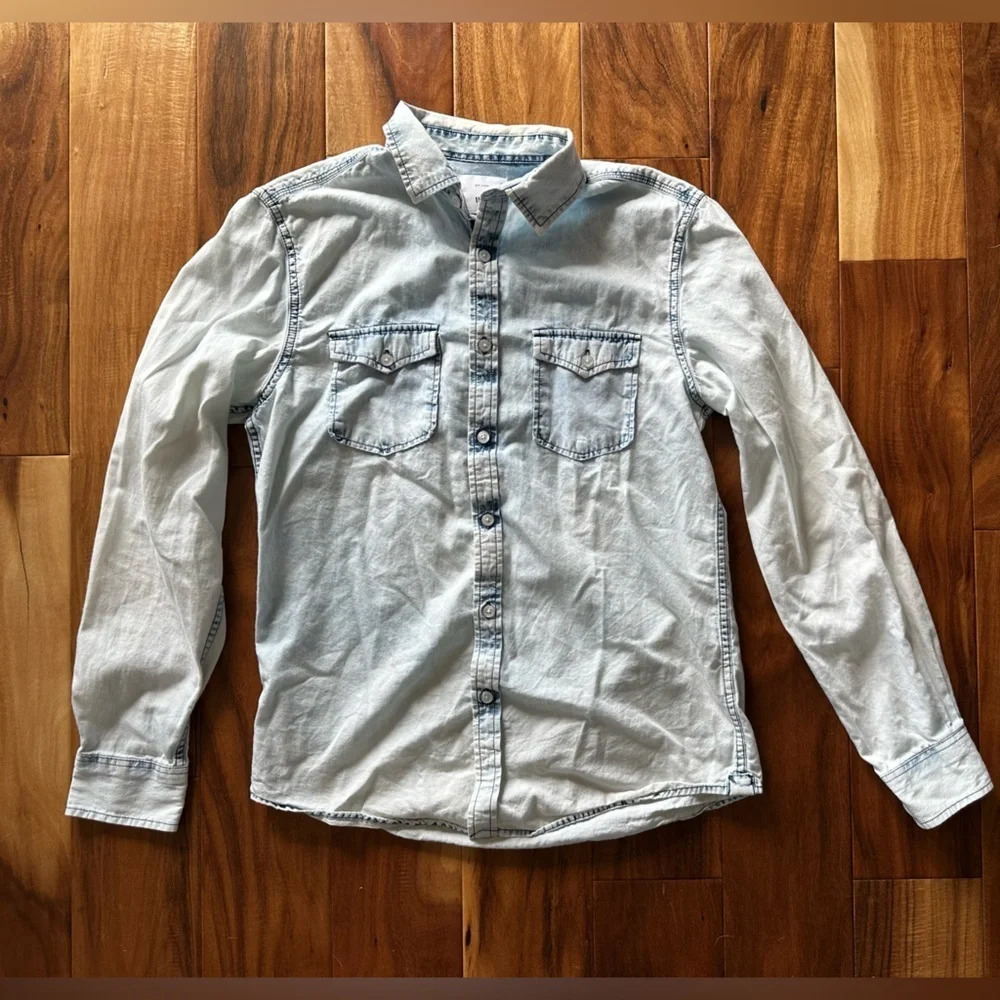 Zip Code Designer 1992 Whitewash Chambray Button-Up Shirt size Small